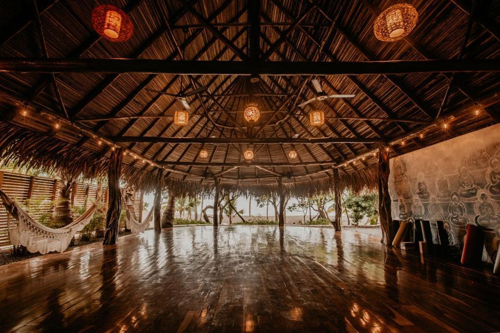 Sansara Surf Yoga & Resort Камбуталь Экстерьер фото